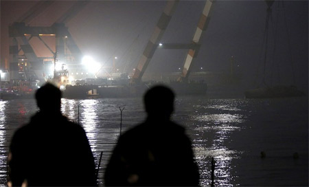 Más de 21 personas mueren al hundirse un barco en China